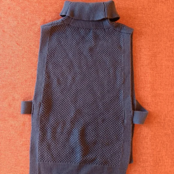 Banana Republic womans sweater - Picture 2 of 4